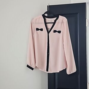 Classy & Adorable! LC Lauren Conrad peach button up shirt with black bows.